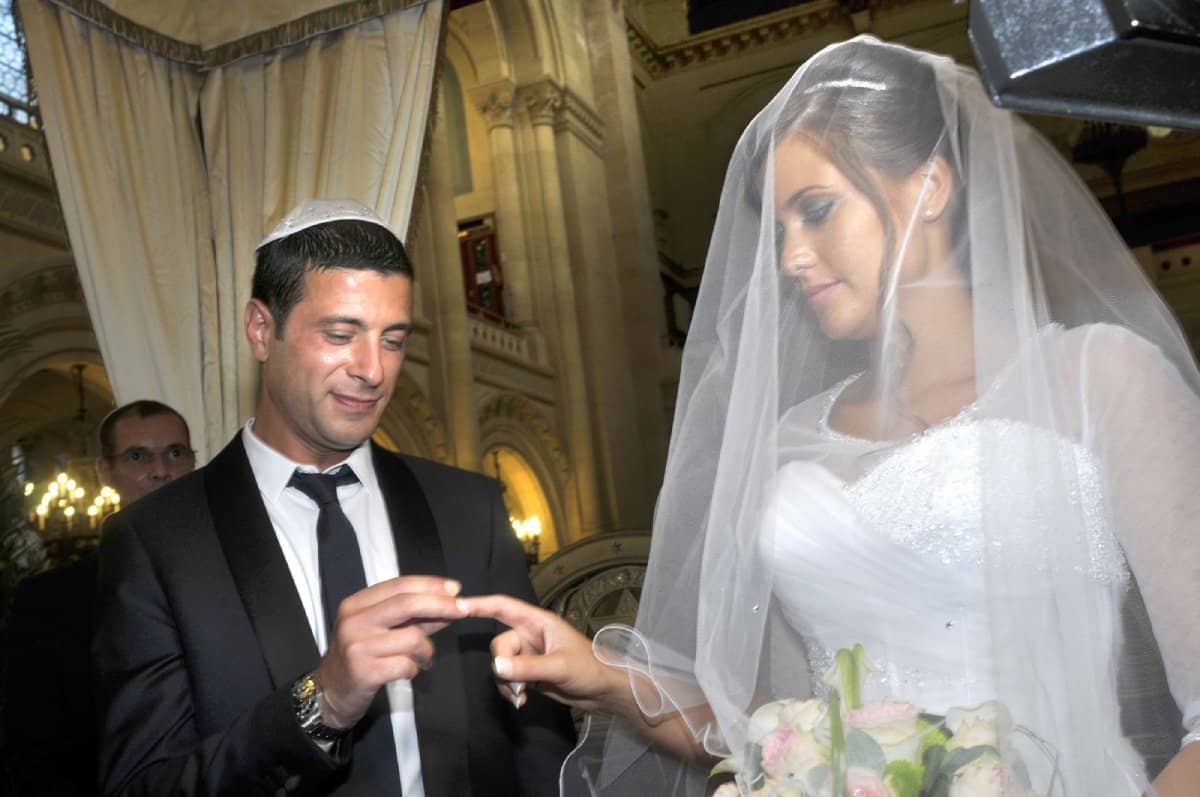 إسرائيل توسّع العقوبات على رجال يرفضون تطليق زوجاتهم.. كيف ولماذا؟ زواج اليهود في اسرائيل