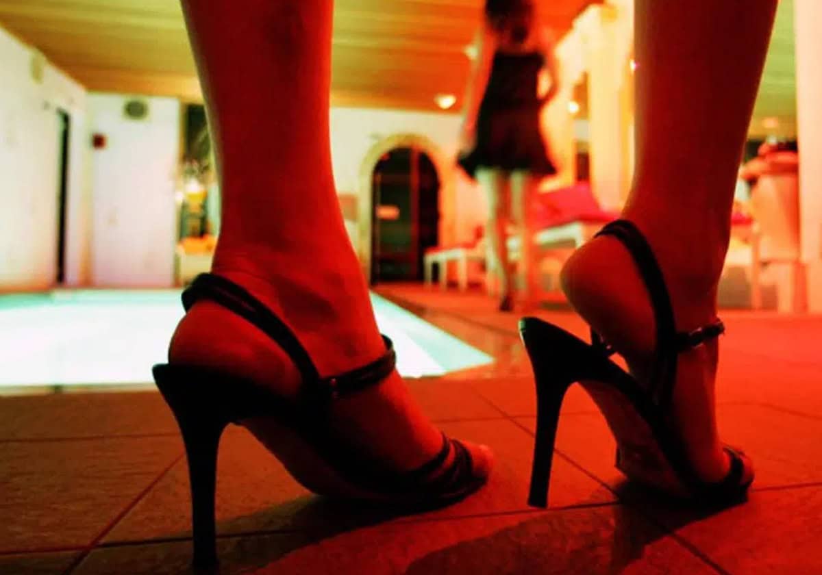 القبض على نساء يمارسن الدعارة