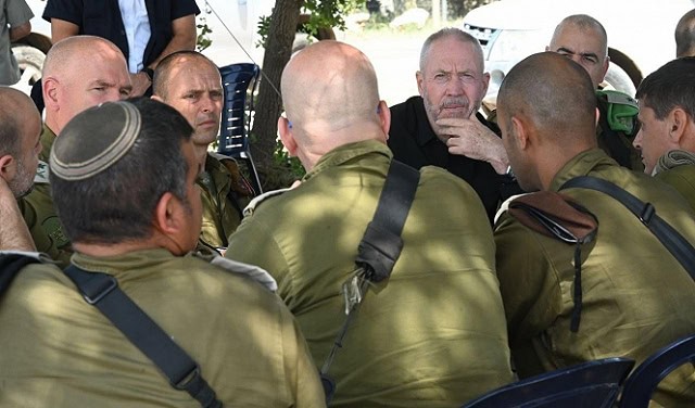 غالانت يهدد بإعادة لبنان إلى العصر الحجري