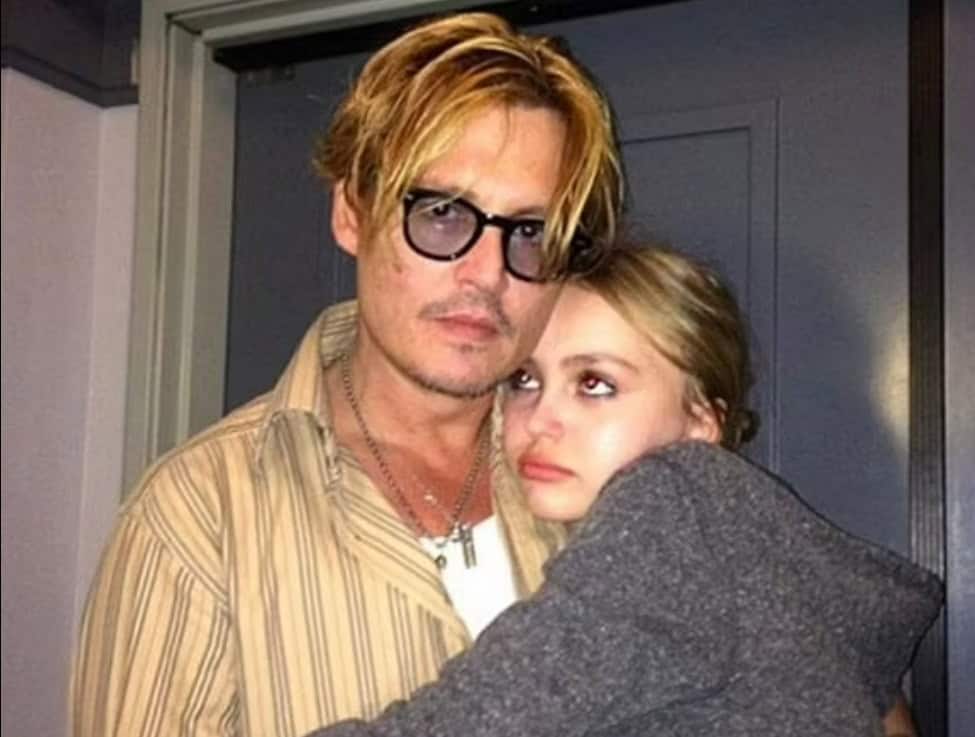 ليلي ووالدها جوني ديب