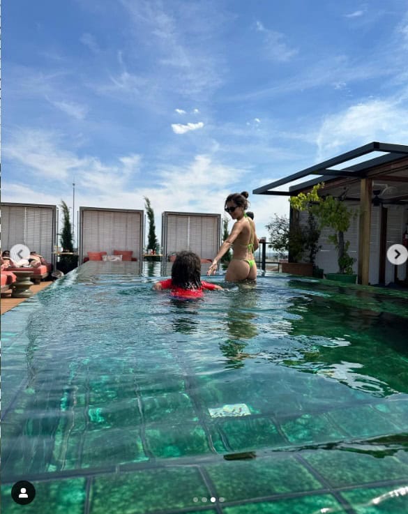 هبة عبوك مع نجلها أمين