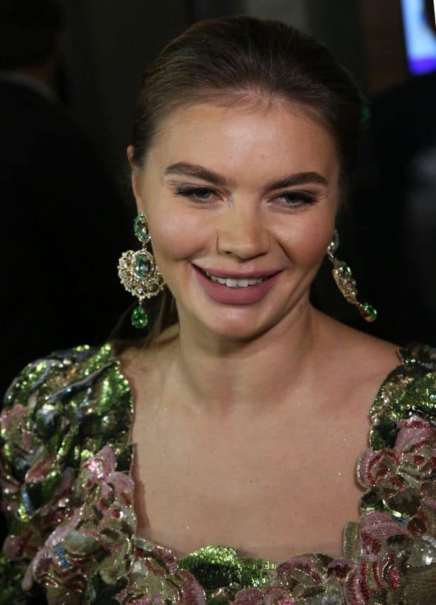 كابيفا لديها طفلان من الزعيم الروسي