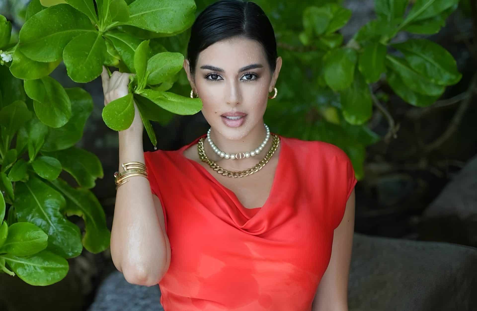 ياسمين صبري في البحر.. بلَّلَ الماء فستانها فالتصق بجسدها وكشف الكثير! (شاهد) ياسمين صبري في البحر.. بلَّلَ الماء فستانها فالتصق بجسدها وكشف الكثير! (شاهد)