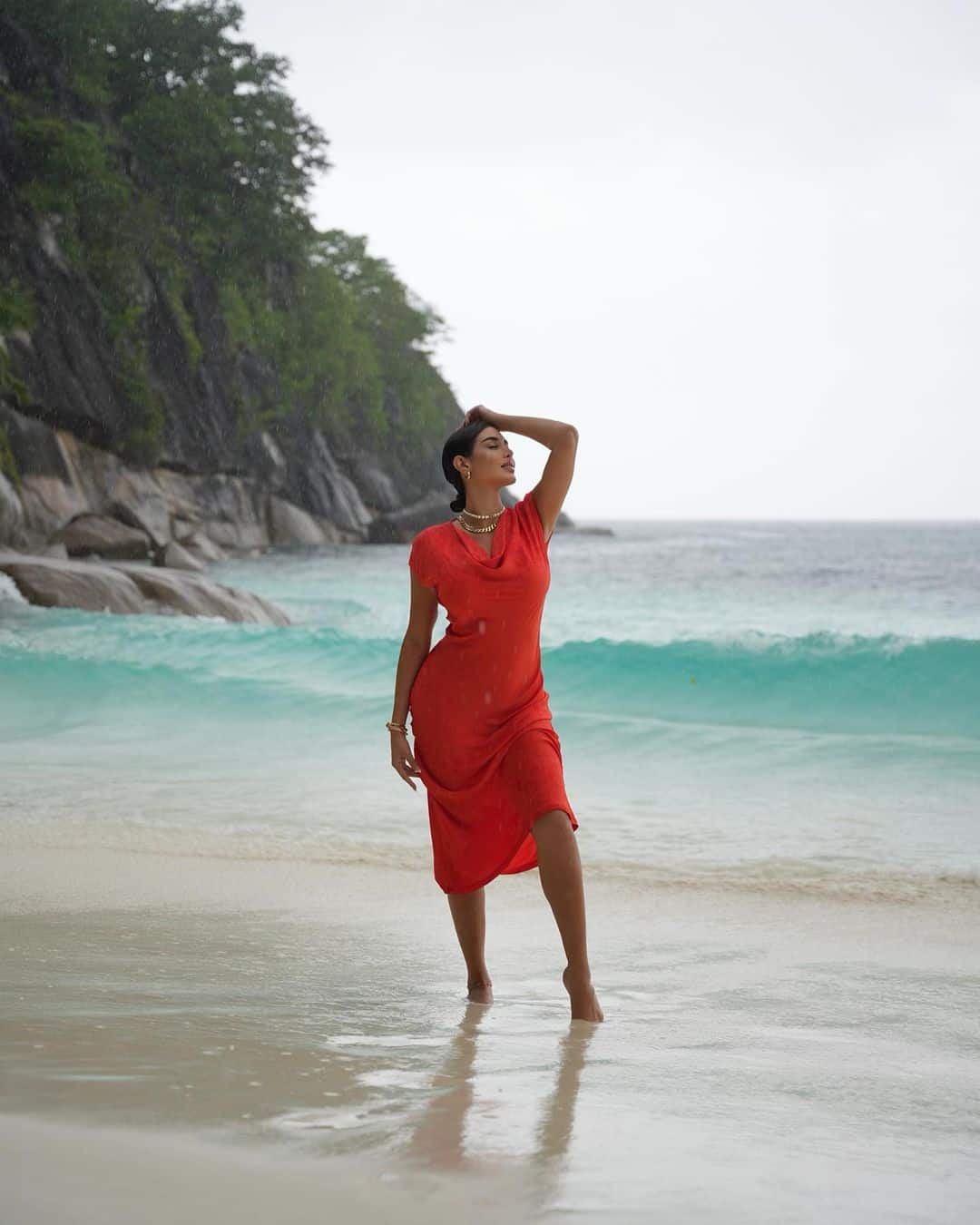 ياسمين صبري على الشاطئ