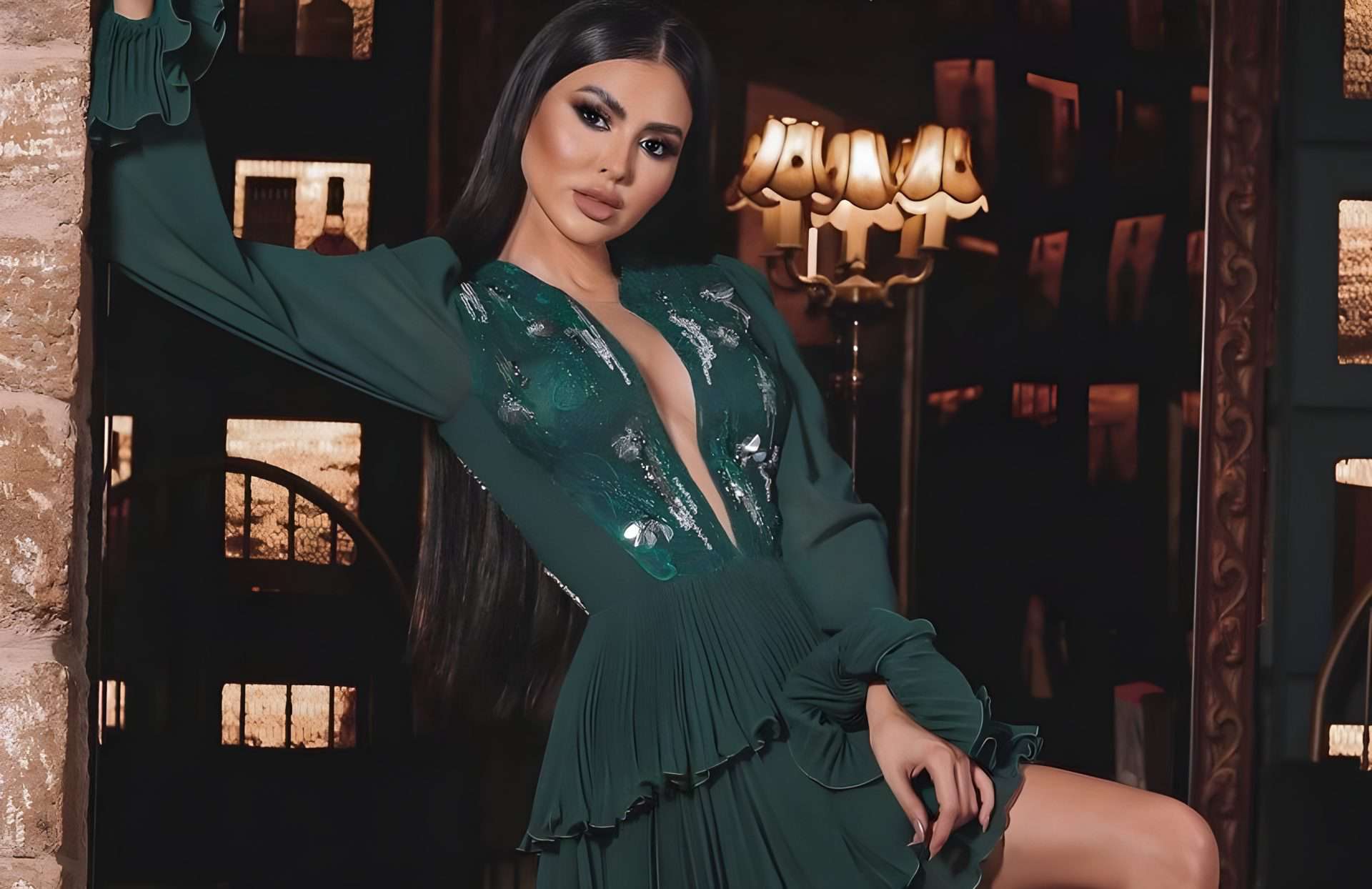 مريم حسين تهز صدرها بطريقة فاضحة من أجل أغنية هيفاء وهبي الجديدة (فيديو) مريم حسين