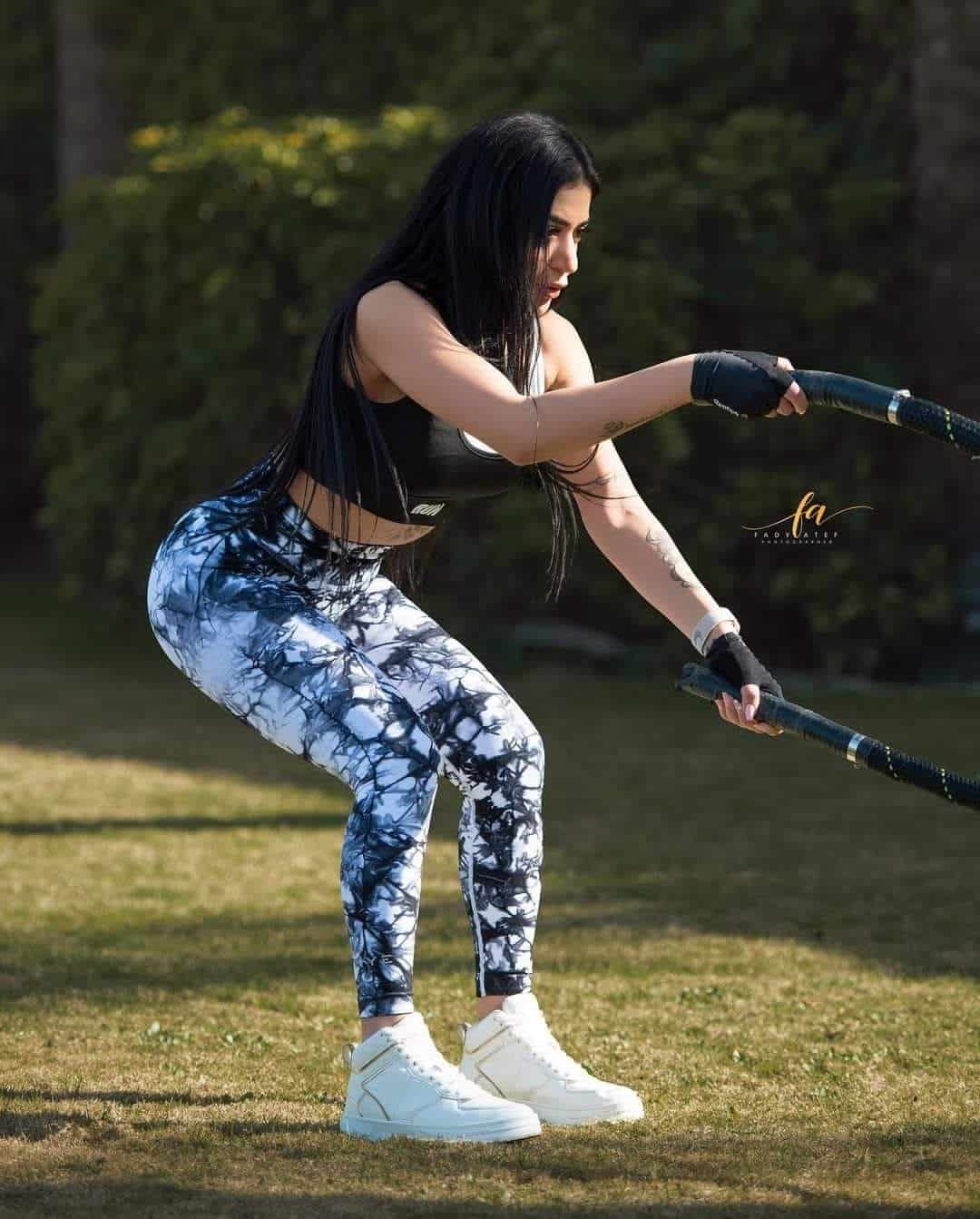 مدربة اللياقة نيهالا منصوري