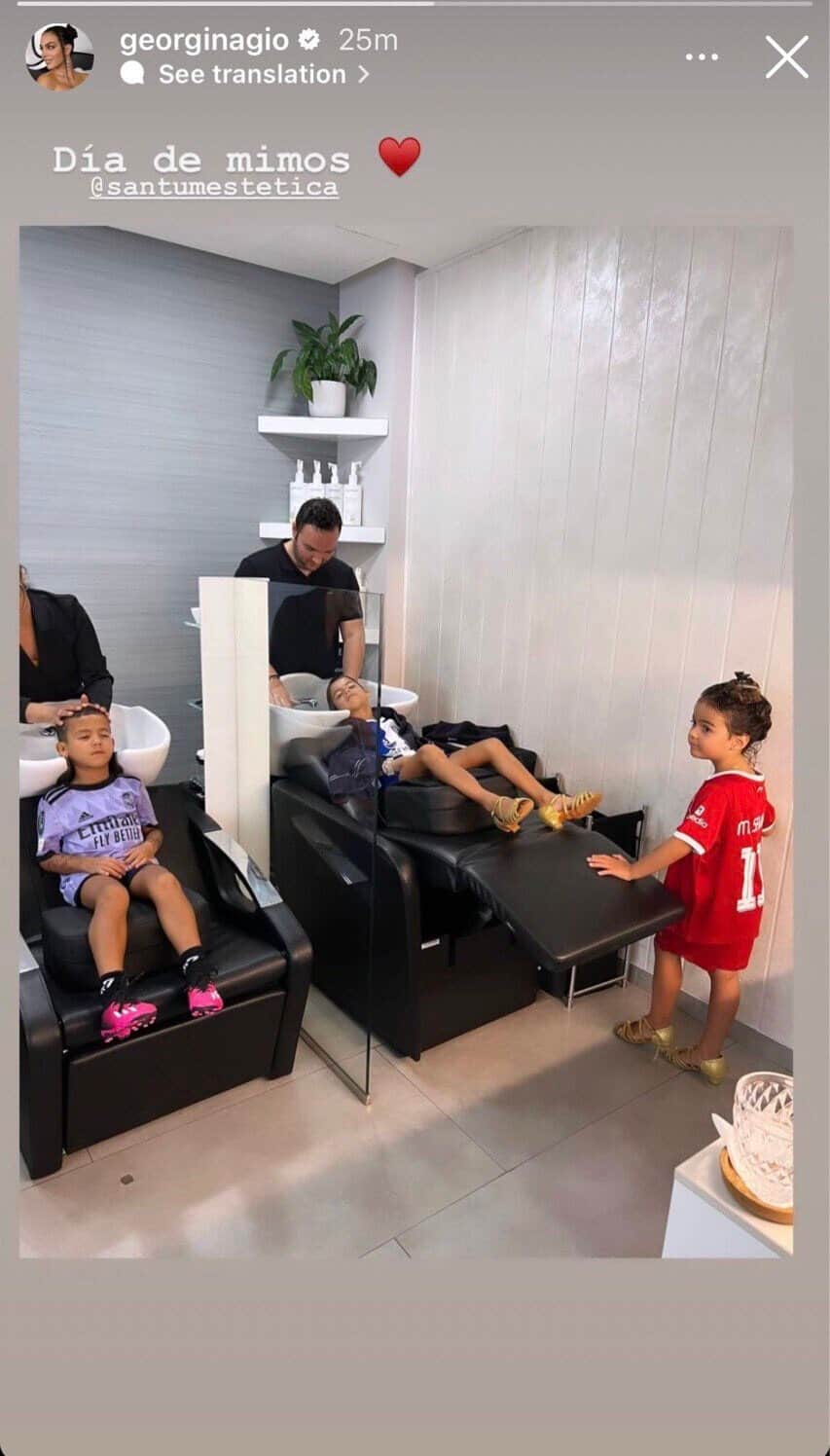 ابنة رونالدو وقميص محمد صلاح