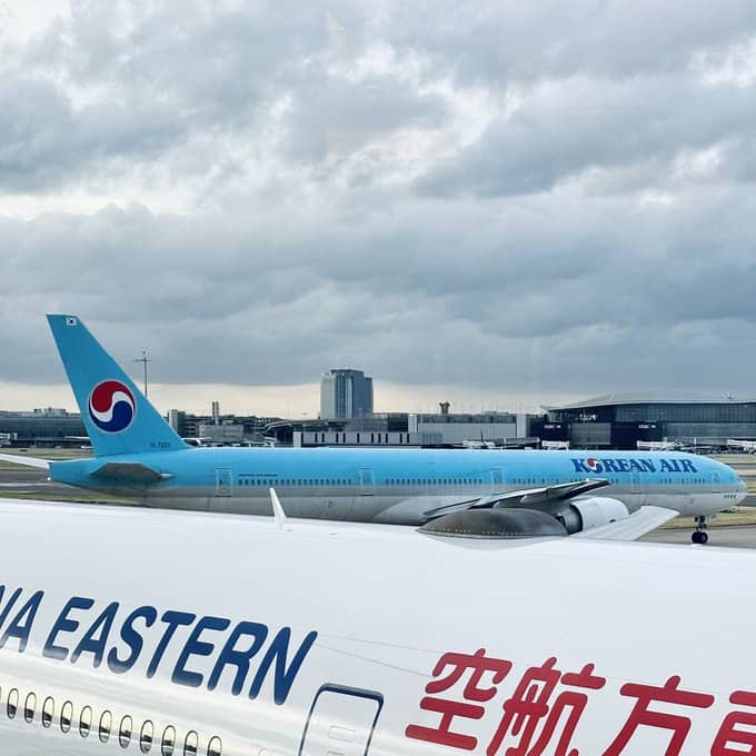 العفاسي استعرض صورة من المطار