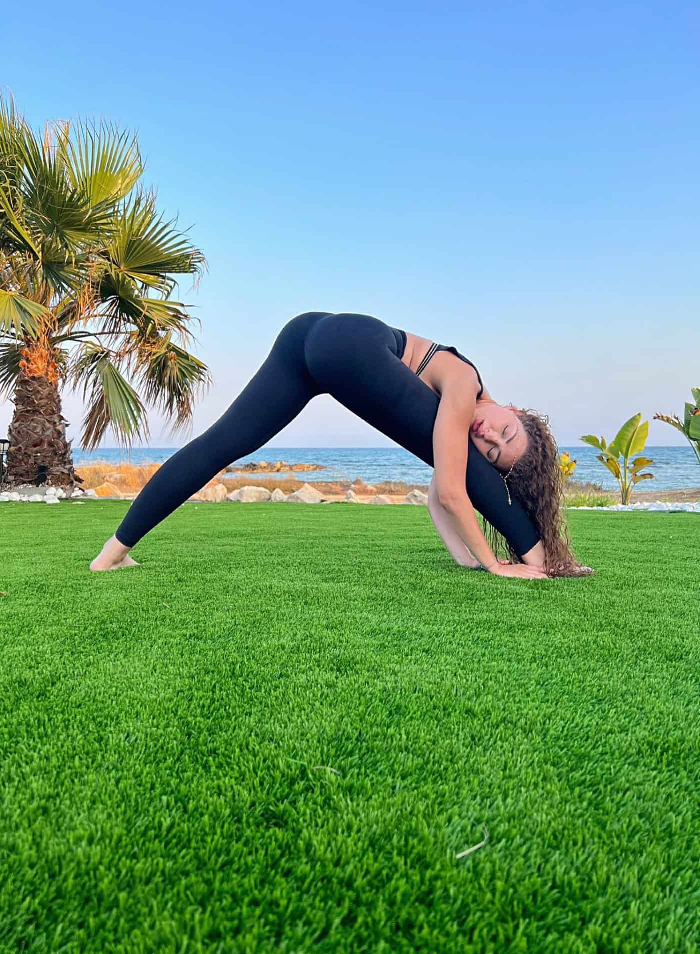 ميريام فارس تمارس رياضة اليوغا