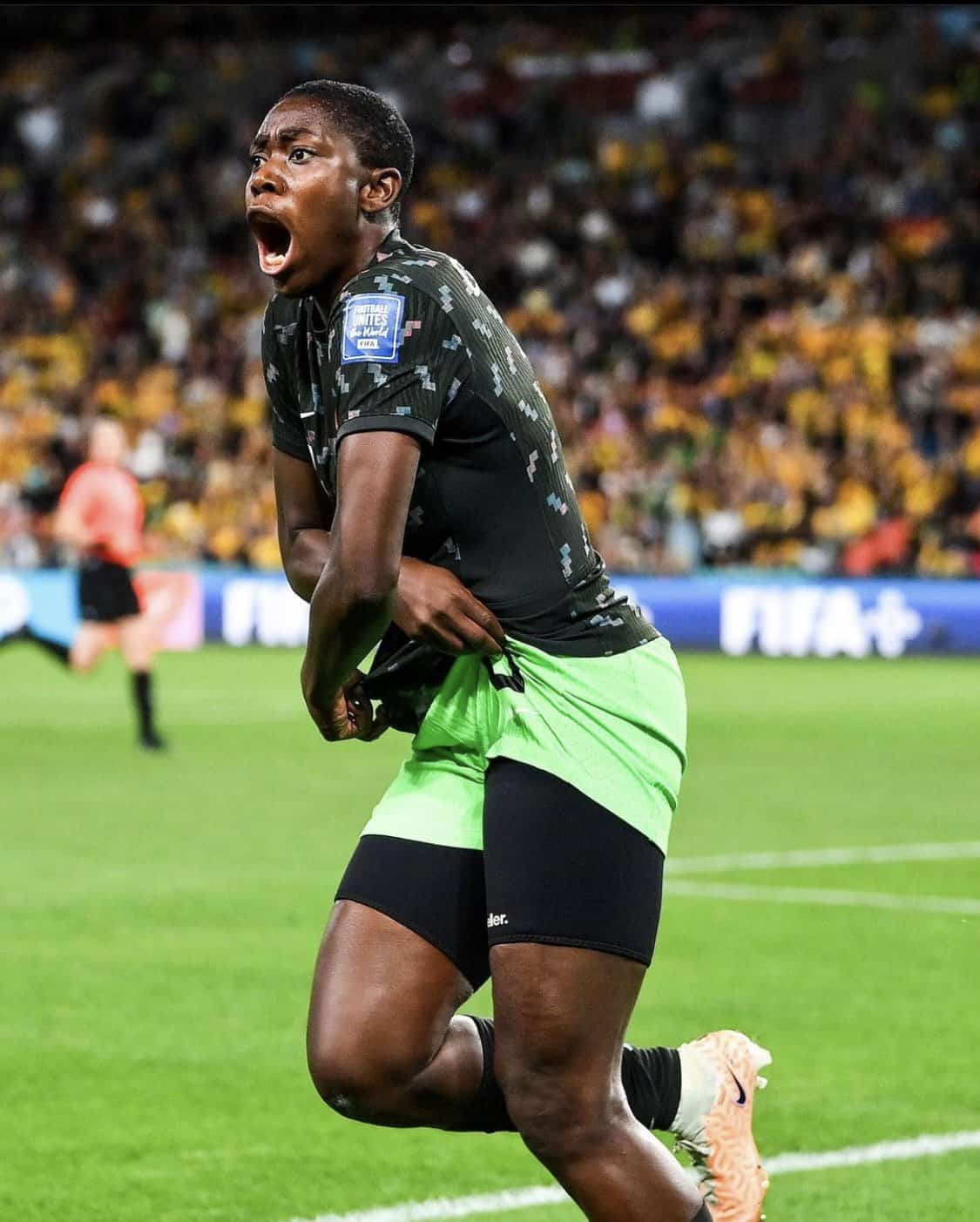 حصلت أوشوالا على بطاقة صفراء لخلعها قميصها للاحتفال بتسجيلها الهدف