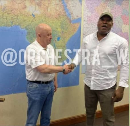 زعيم فاغنر صافح مدير قناة الإعلام الأفريقي