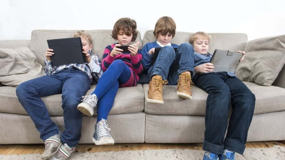 يجب على الشخص البالغ الذي يتراوح عمره بين 18 و 64 عامًا ممارسة نشاط بدني ما لا يقل عن 150 إلى 300 دقيقة بكثافة معتدلة