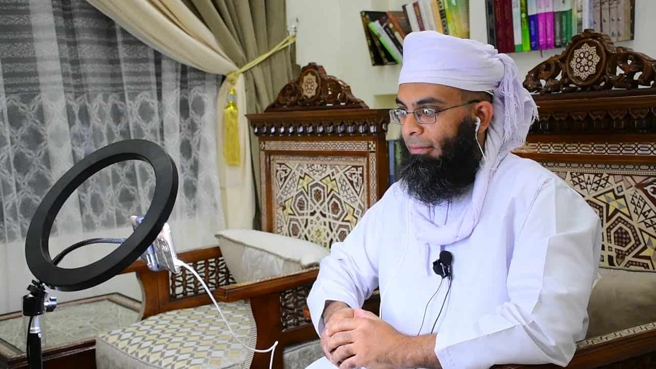 الشيخ والداعية العماني خالد العبدلي