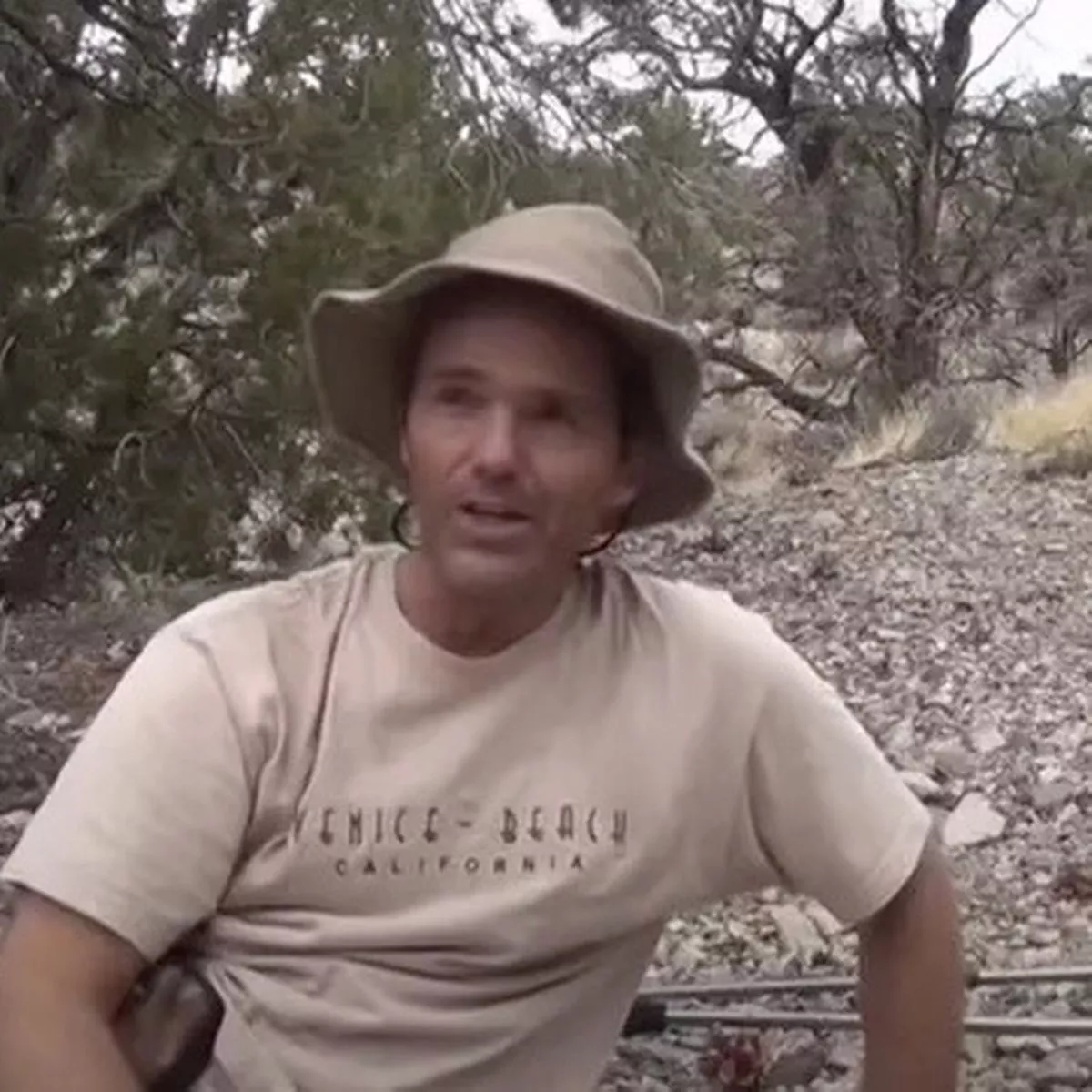 اختفاء غامض ليوتيوبر أمريكي بعد عثوره على كهف سري بالقرب من المنطقة 51 اختفاء غامض ليوتيوبر أمريكي بعد عثوره على كهف سري بالقرب من المنطقة 51