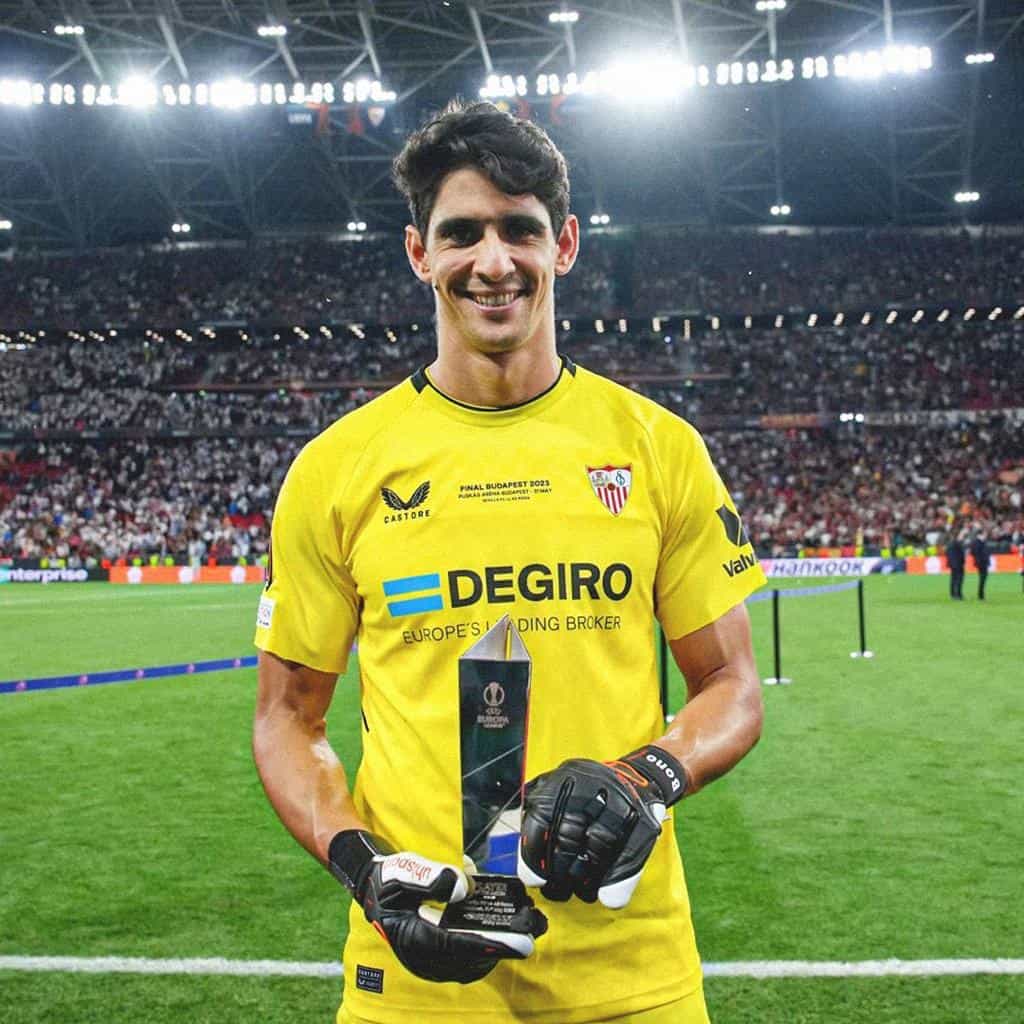 الحارس ياسين بونو