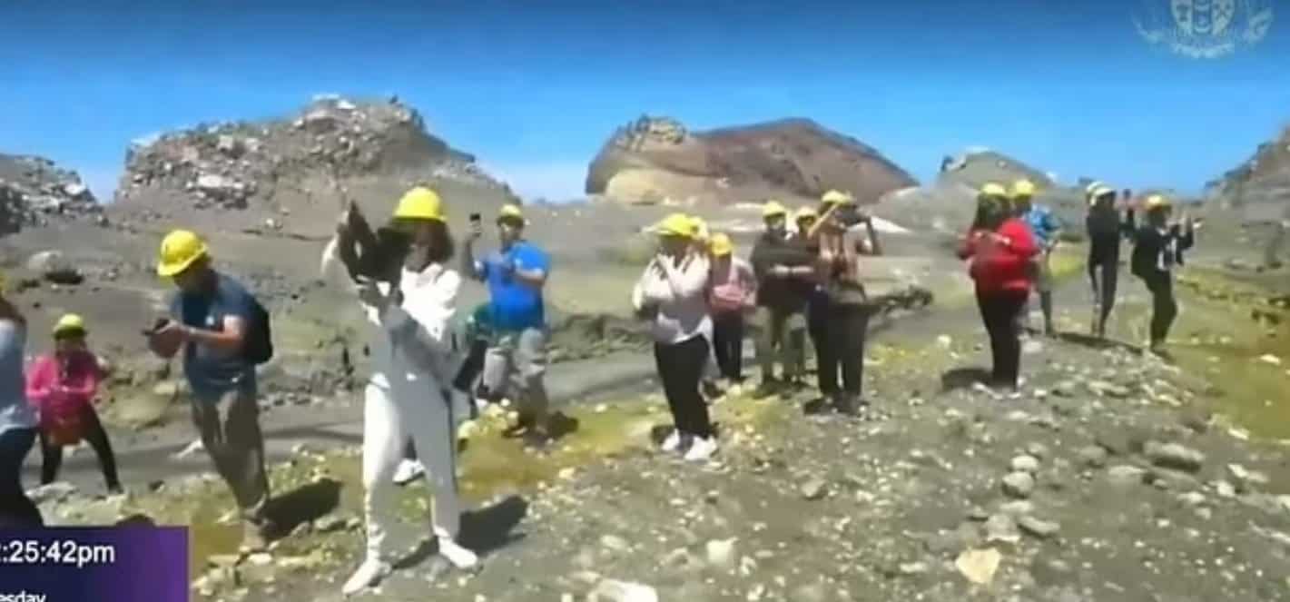 انفجار بركان جزيرة واكاري البيضاء