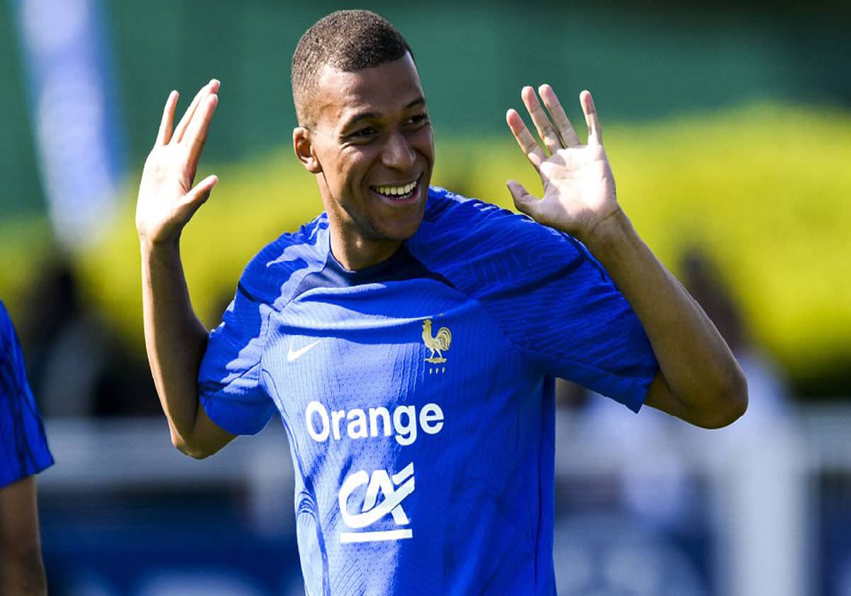 لن يُوقع مع مهاجم جديد.. باريس سان جيرمان يجد بديل مبابي في برشلونة باريس سان جيرمان يجد بديل مبابي