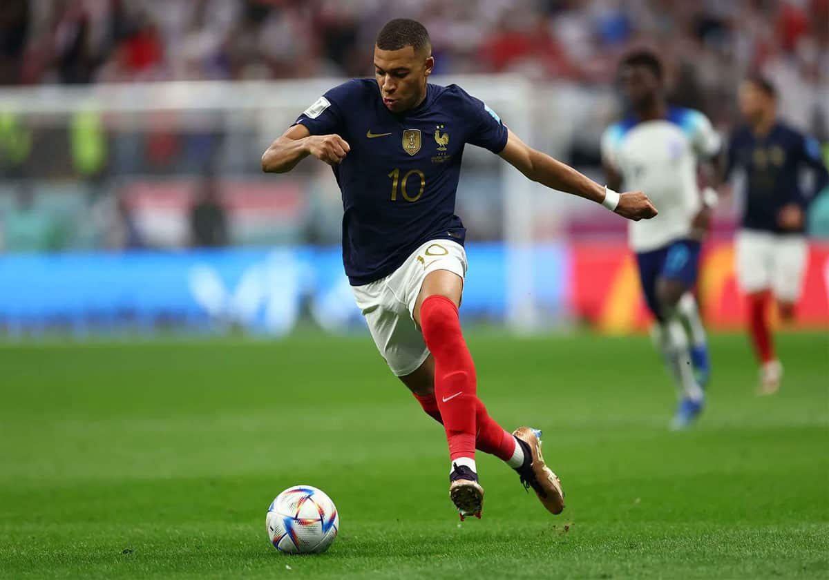 بعد عرضه للبيع.. 5 أندية كبرى تدخل سباق التنافس على صفقة مبابي كيليان مبابي