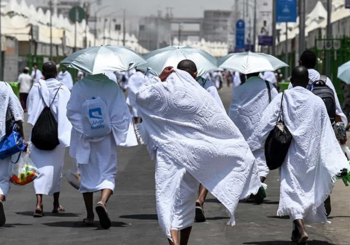 “رفعوا لافتات ورددوا شعارات”.. إعلام إيراني يتحدث عن تظاهرة لحجاج طهران أثناء المناسك (شاهد) "رفعوا لافتات ورددوا شعارات".. إعلام إيراني يتحدث عن تظاهرة لحجاج طهران أثناء المناسك (شاهد)