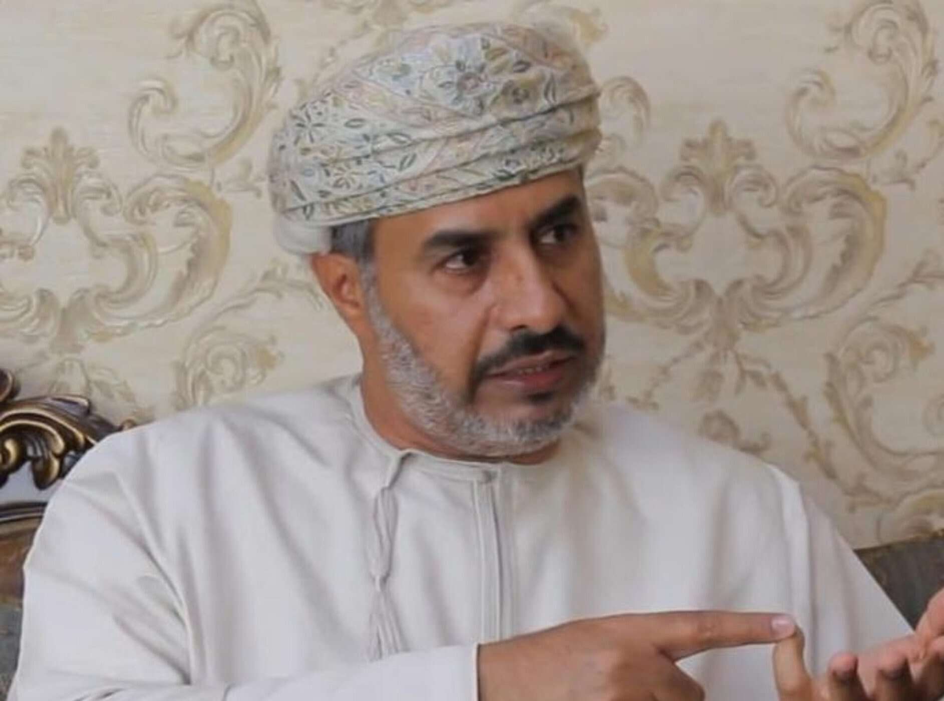 قاضٍ عماني سابق يُحذر من هذه الثغرات في قانون العمل الجديد.. ما هي؟ خليفة الهنائي