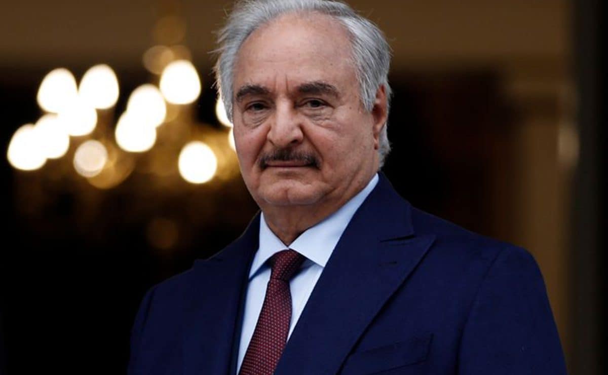 تحقيق يكشف عن روابط بين خليفة حفتر وابنه وغرق مركب المهاجرين في اليونان تحقيق صادم يفضح علاقة خليفة حفتر وابنه بمأساة غرق مركب المهاجرين في اليونان