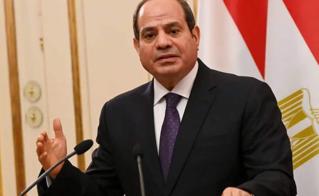 وزير الدفاع المصري يدعو الشعب لتحمل الظروف الاقتصادية ويؤكد عدم التسول من أحد عبد الفتاح السيسي