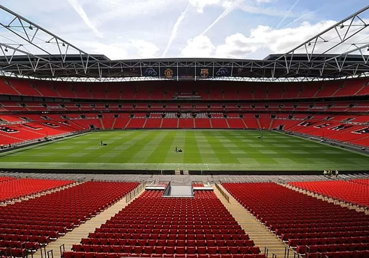 اغتصاب في غرفة نوم في حفل منزلي. كان الجاني لاعب كرة قدم يلعب الآن في الدوري الإنجليزي