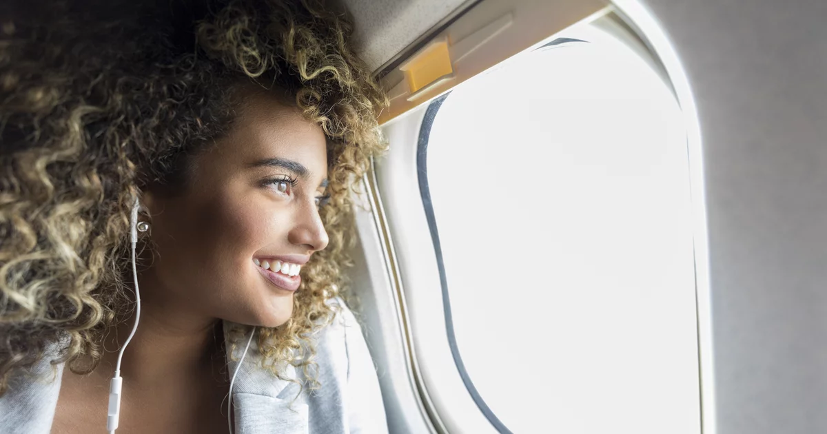 لهذا السبب عليك توخي الحذر إذا اخترت الجلوس بجوار النافذة على متن الطائرة عند السفر لهذا السبب عليك توخي الحذر إذا اخترت الجلوس بجوار النافذة على متن الطائرة عند السفر