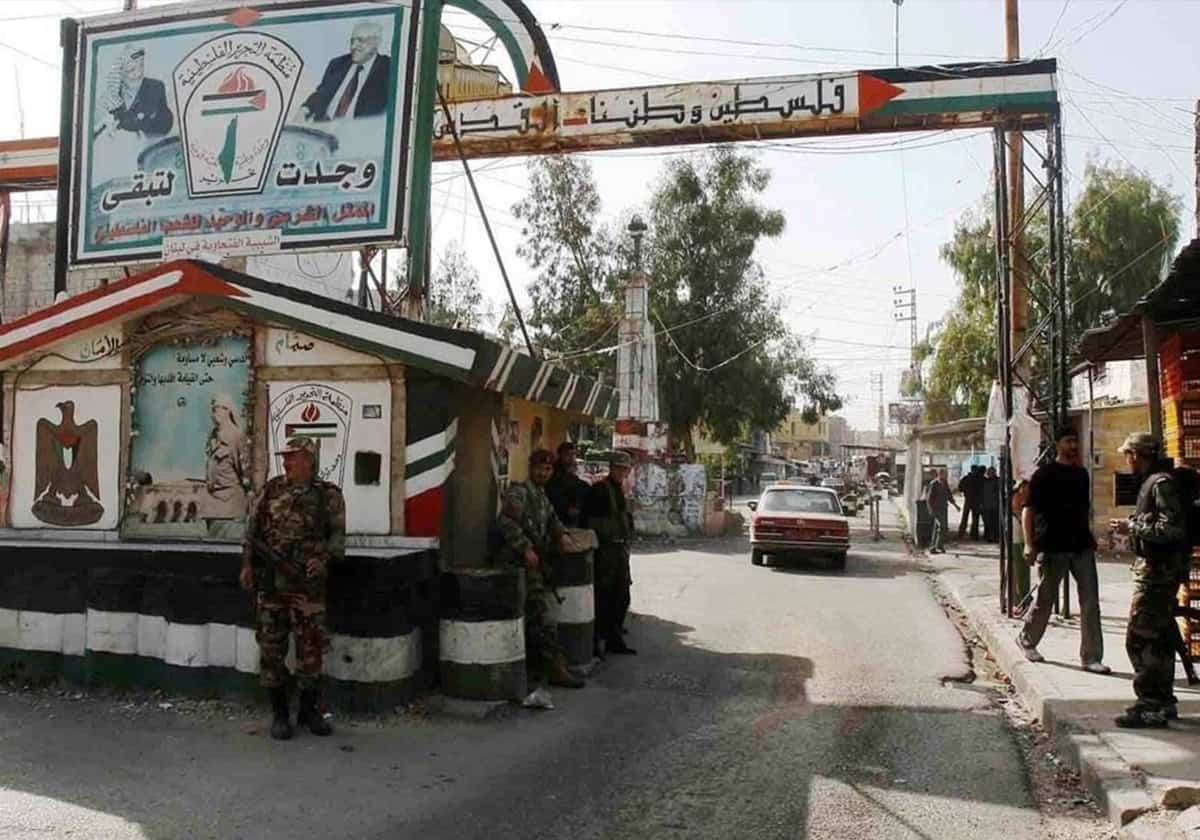 ماذا يحدث في مخيم “عين الحلوة”؟.. كمين وليلة دامية واغتيال قيادي بفتح ماذا يحدث في مخيم "عين الحلوة"؟.. كمين وليلة دامية واغتيال قيادي بفتح