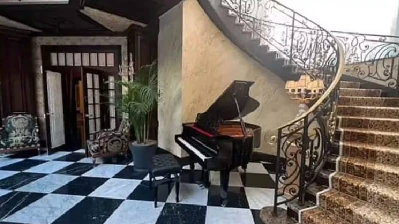 مداهمة قصر قائد فاغنر