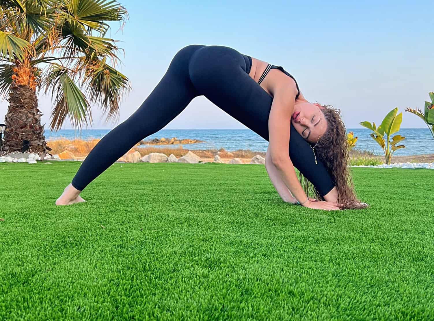 ميريام فارس تقلب المواقع بحركات “يوغا” اعتبرها الجمهور “جنسية”! (شاهد) ميريام فارس تمارس اليوغا