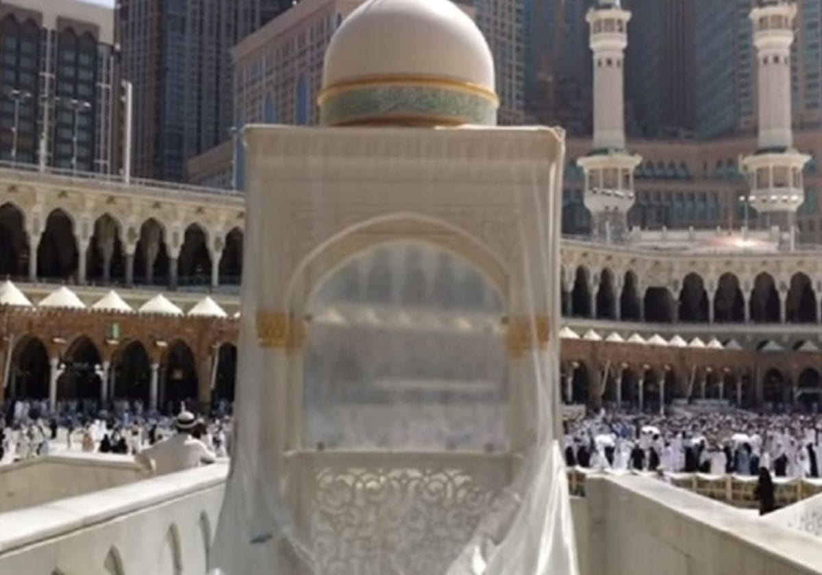 تدشين المنبر الحديث للحرم المكي المستوحى من الرواق السعوي المبهر (شاهد) تدشين المنبر الحديث للحرم المكي المستوحى من الرواق السعوي المبهر