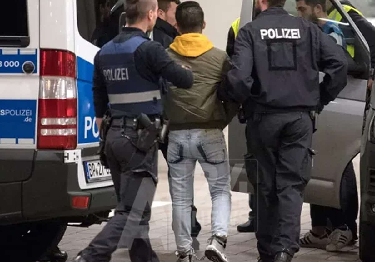 الكشف عن هوية الجاسوس المغربي الذي ألقت السلطات الألمانية القبض عليه (شاهد) الكشف عن هوية الجاسوس المغربي الذي ألقت السلطات الألمانية القبض عليه