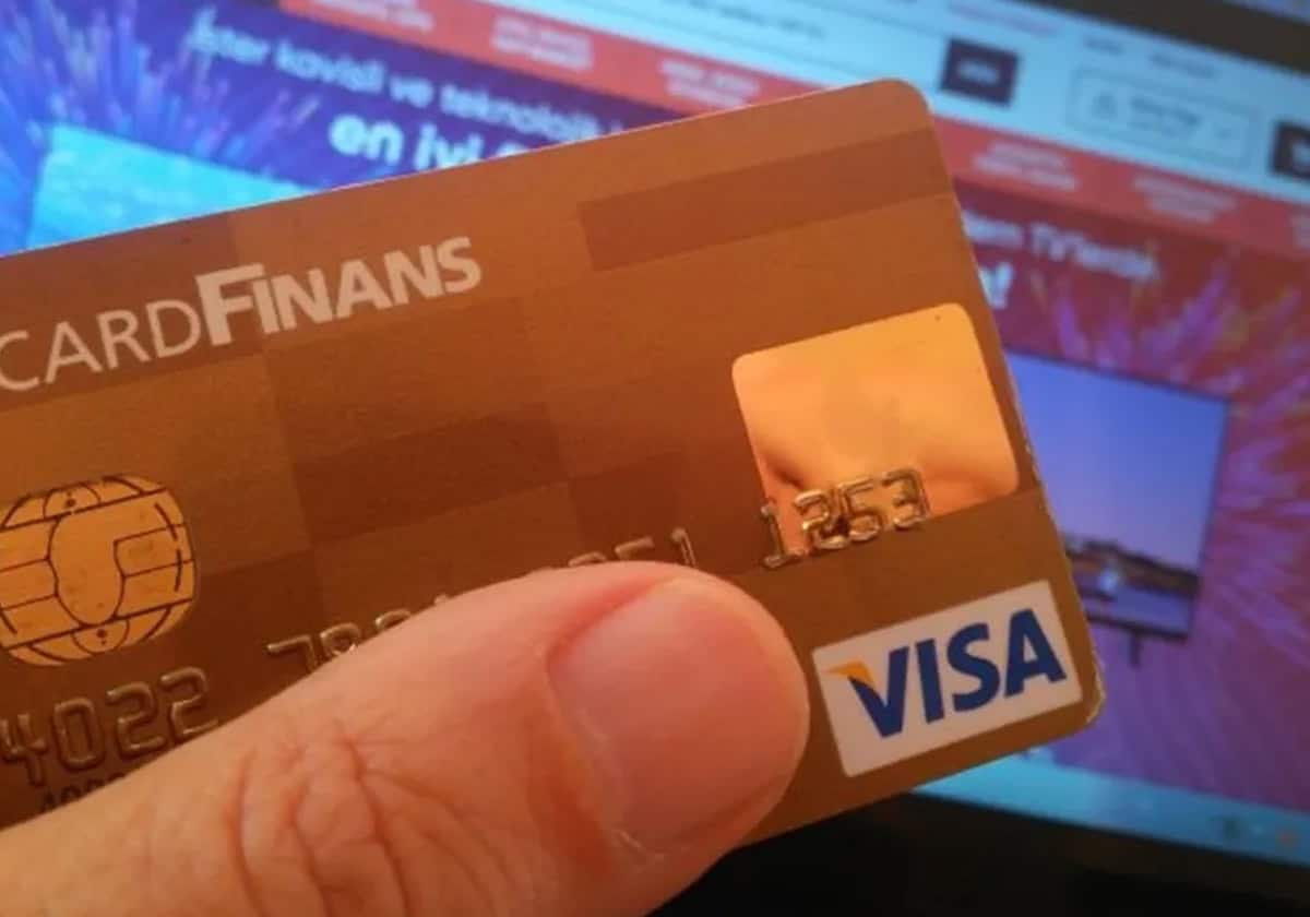 أوقفت تركيا استخدام بطاقات الائتمان