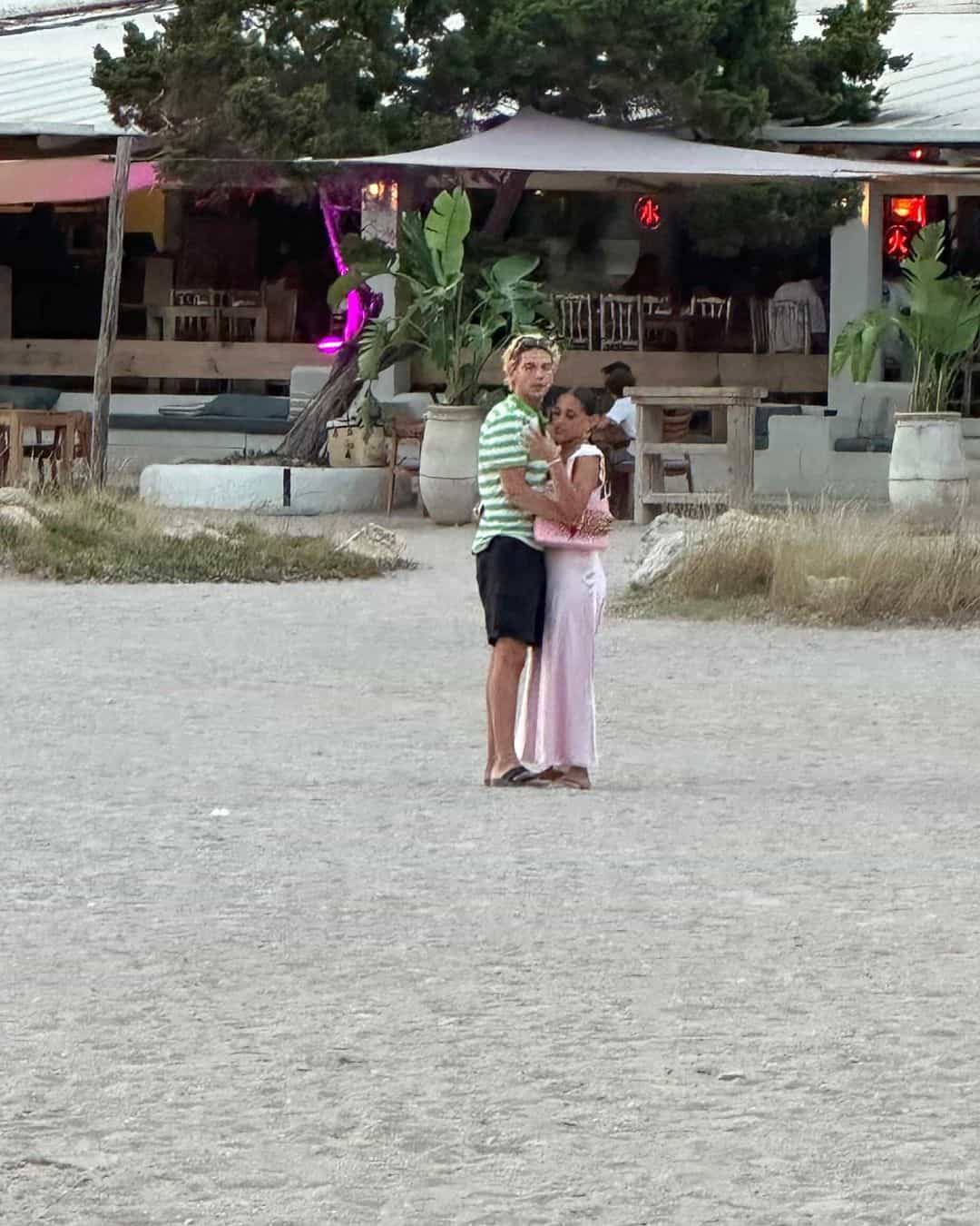 ابنة عمرو دياب وعشيقها