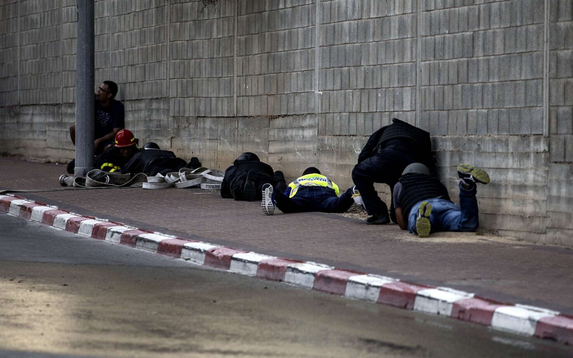 سيتعين على عشرات آلاف الإسرائيليين الدخول إلى الملاجئ تحت الأرض للإحتماء