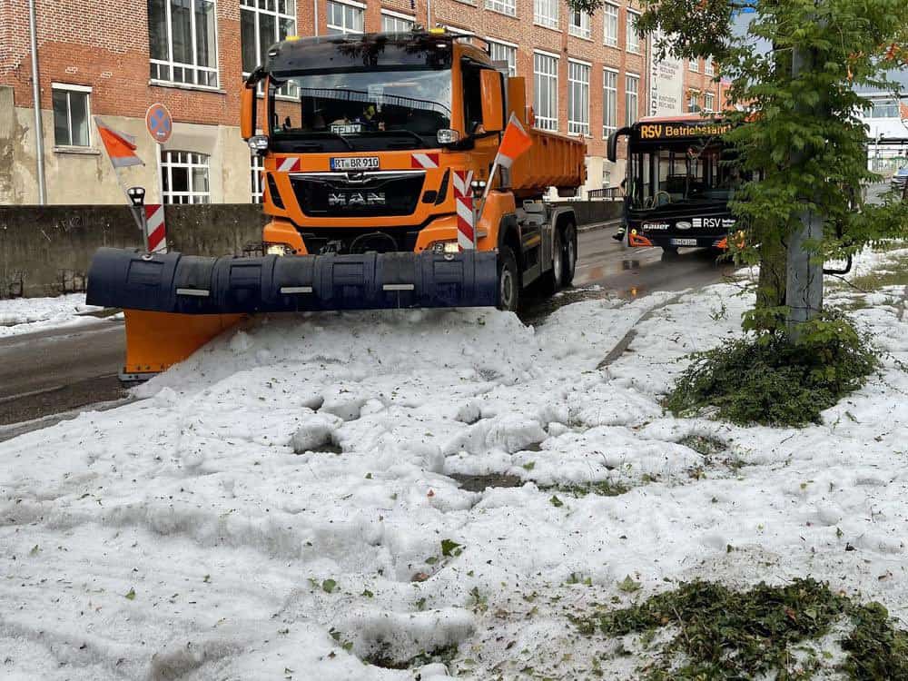 السلطات في مدينة ريوتلنجن استخدمت كاسحات الثوج لفتح الشوارع