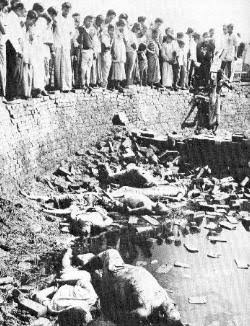 "توجهنا مع قائدنا لقرية قال لنا انهم كفار لكننا وجدنا جميع نساء القرية يتلون القرآن الكريم، والرجال يصلون صلاة الجماعة طلبا لرحمة الله، ومع ذلك امرنا القائد بالتخلص منهم جميعا، وقد تم ذلك" اعتراف جندي باكستاني مشارك في المجزرة.