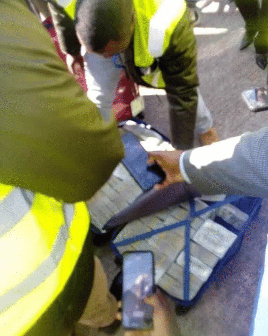 احتجاز طائرة خاصة، تحمل 5.6 مليون دولار نقدا