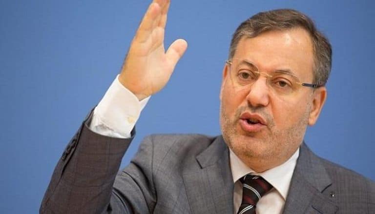 هكذا علّق “أحمد منصور” على إسقاط الطائرة الإسرائيلية.. بماذا وصف الأنظمة العربية؟! | القصة الكاملة الإعلامي بقناة الجزيرة، أحمد منصور