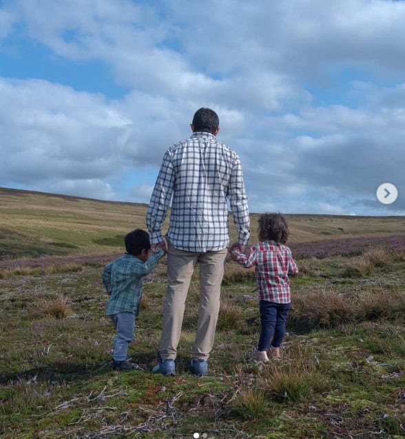 الشيخ حمدان بن محمد بن راشد آل مكتوم مع أطفاله