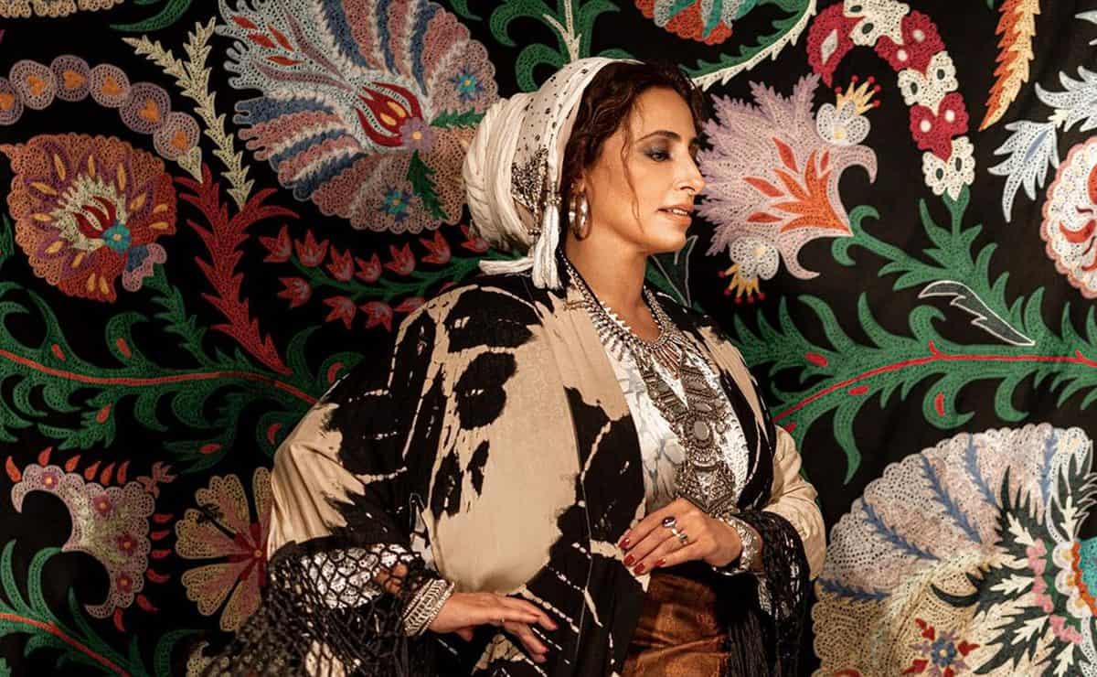 بعمر الـ 45.. الشيخة بدور القاسمي تستعرض أنوثتها ومجوهراتها (شاهد) بعمر الـ 45.. الشيخة بدور القاسمي تستعرض أنوثتها ومجوهراتها (شاهد)