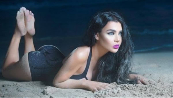 الفنان اللبناني عامر زيان يحظى بانتقادات واسعة بسبب مشهد حميمي مع النجمة قمر النجمة اللبنانية قمر