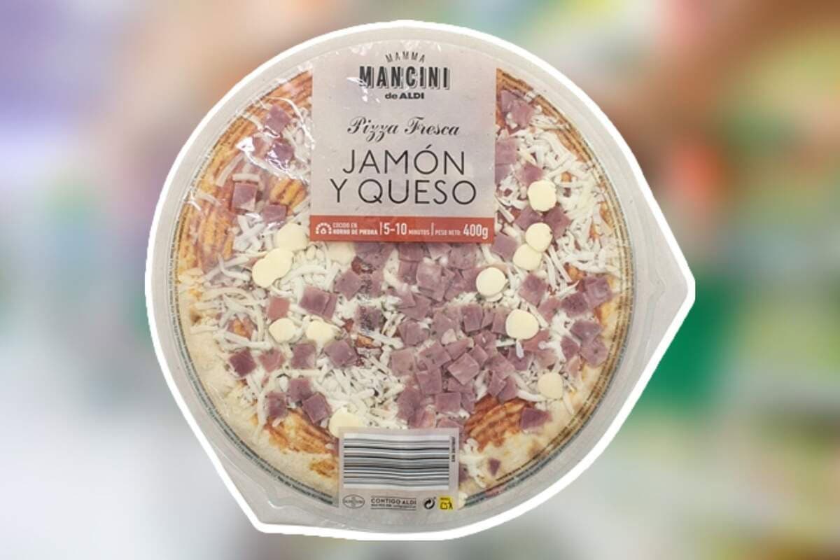 تسخين البيتزا في واعئها البلاستيكي