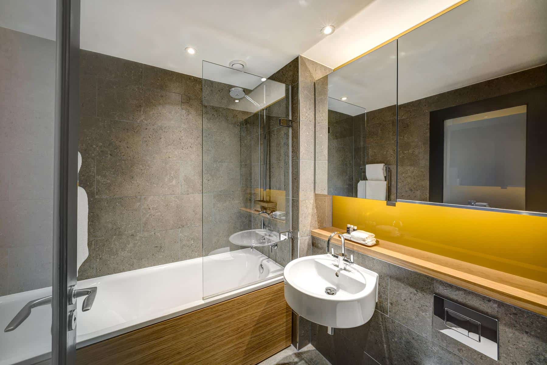 منها الشامبو .. 3 أشياء مجانية يقدمها لك الفندق احذر استخدامها لهذا السبب (شاهد) حذّرت صانعة محتوى من استخدام 3 أشياء في الفندق وهي الشامبو والبلسم وغسول الجسم