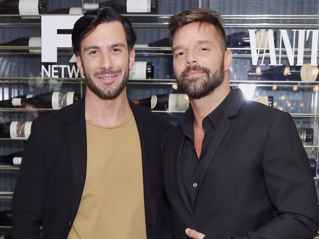 ريكي مارتن يعلن خطوبته من الرسام السويدي-السوري جوان يوسف