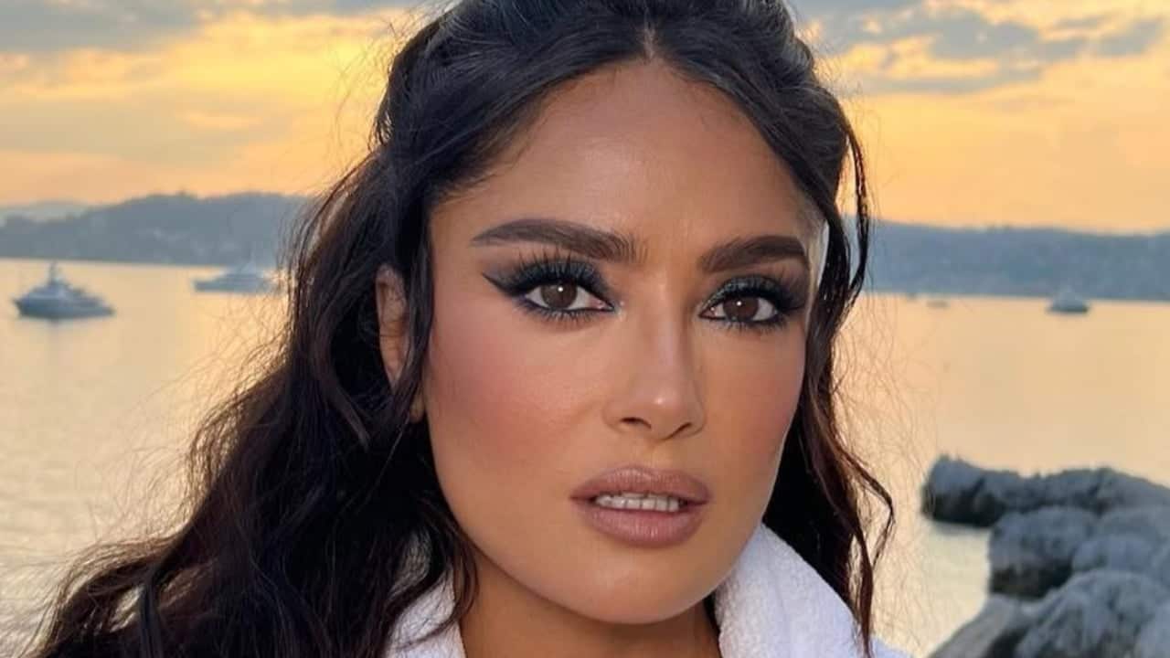 سلمى حايك تخطف القلوب بفستان شفاف كل ما تحته ظاهر! (شاهد) سلمى حايك بفستان شفاف