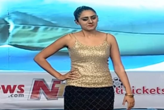 شابة هندية مبتورة الساق تحقق شهرة واسعة كراقصة في السينما الهندية رغم التحديات سوبهريت كاورجيمان