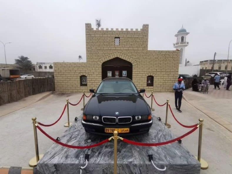 سيارة السلطان قابوس