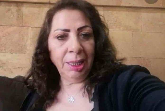 غادة بشور تتصدر حديث السوشيال ميديا بعد تبادل القبل مع مصفف شعرها وجدل حول سلوكها غادة بشور